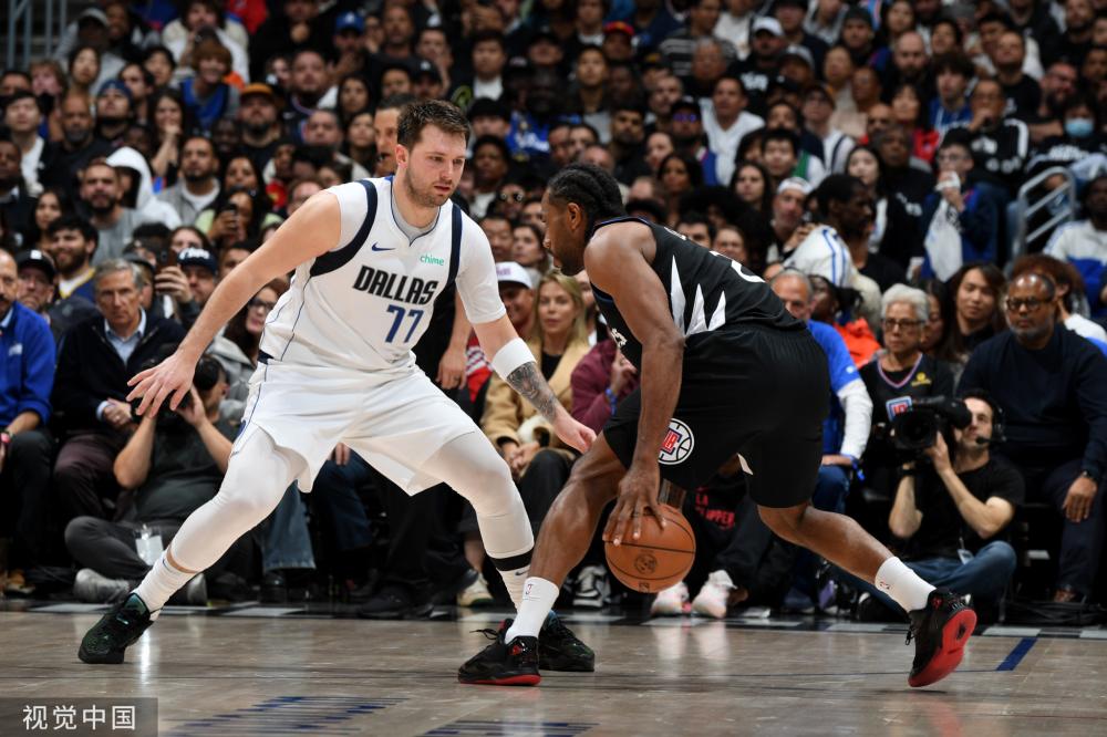 紧张激烈的 紧张激烈的