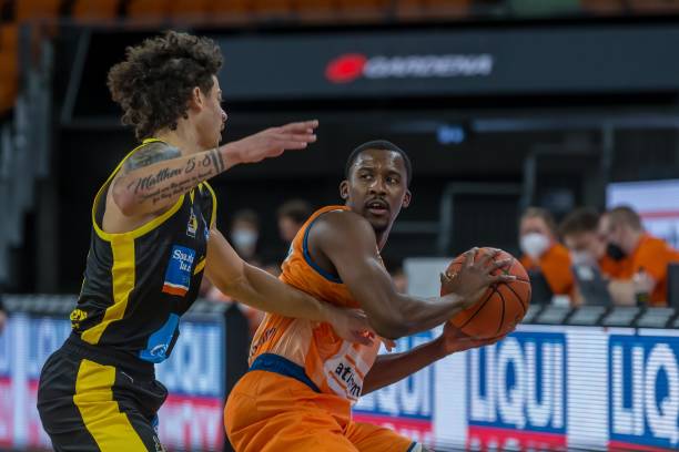 的中卫范式 的中卫范式